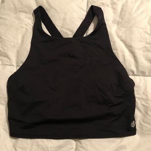 Cropped sports bra